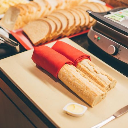 Cullinan Hplus Premium บราซิเลีย ภายนอก รูปภาพ A panini press