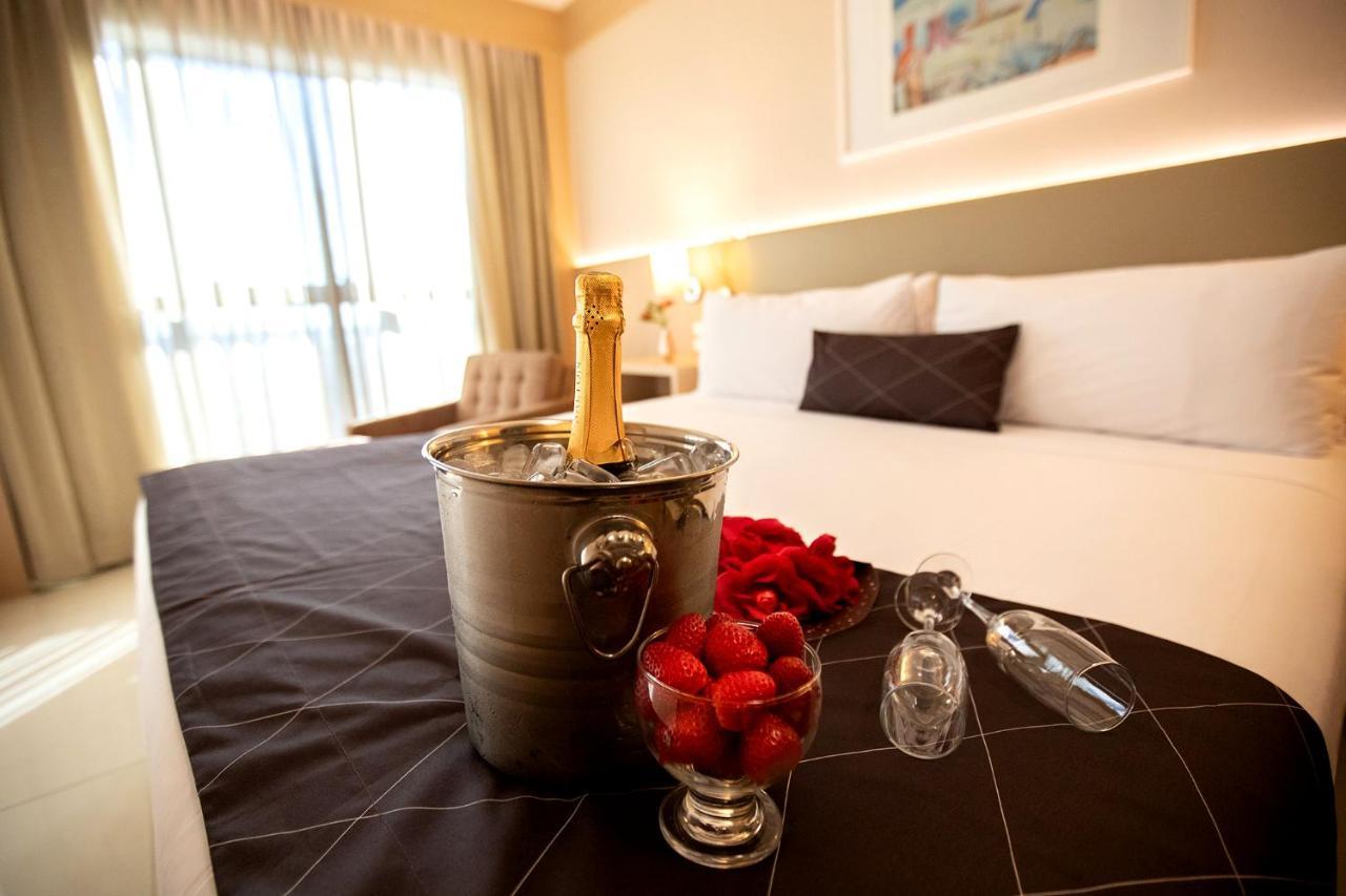 Cullinan Hplus Premium บราซิเลีย ภายนอก รูปภาพ A champagne bottle in a cooler