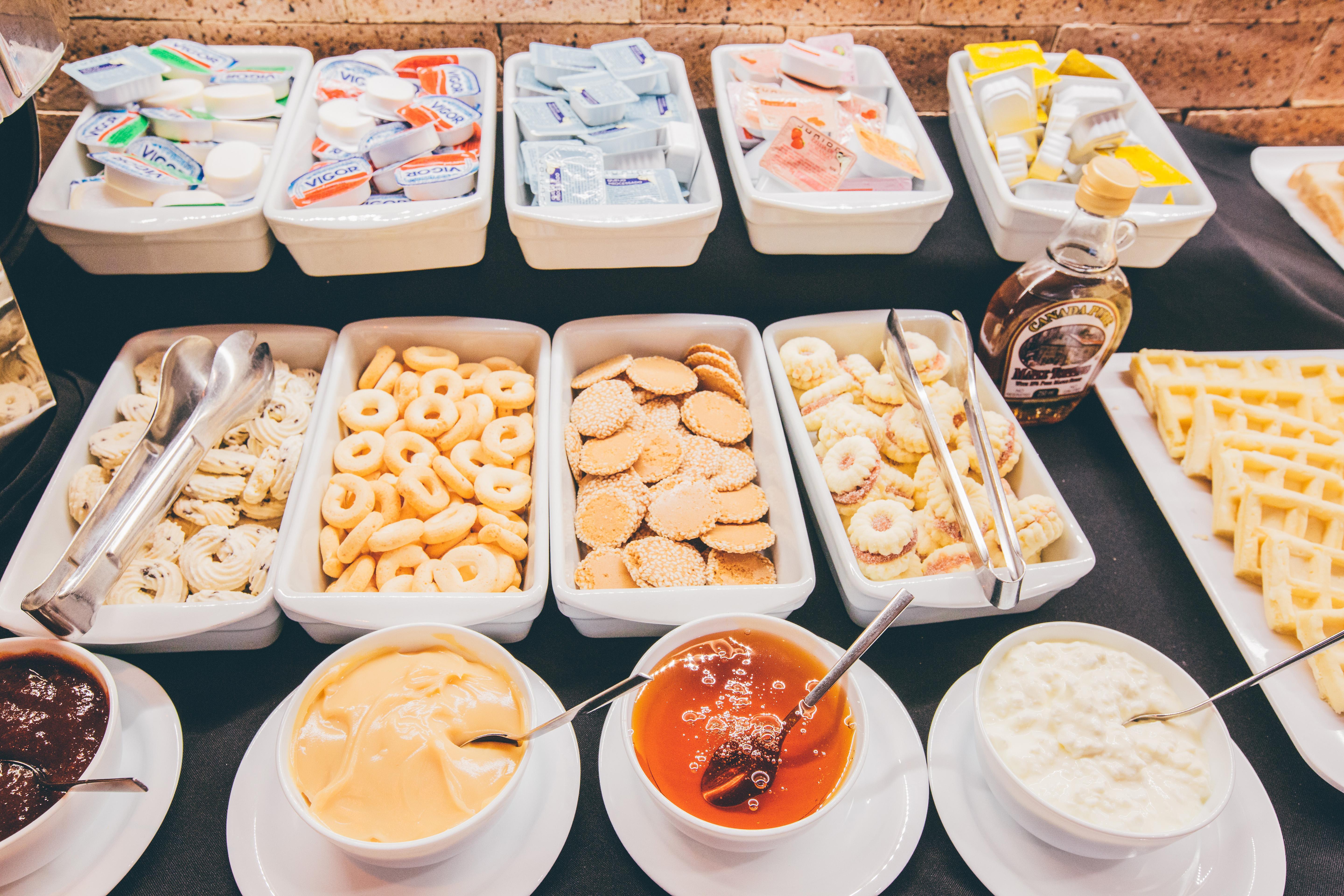 Cullinan Hplus Premium บราซิเลีย ภายนอก รูปภาพ A selection of cheese at a buffet